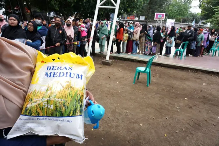 FOTO : Operasi Pasar Beras Medium Di Lapangan Gasmin Antapani