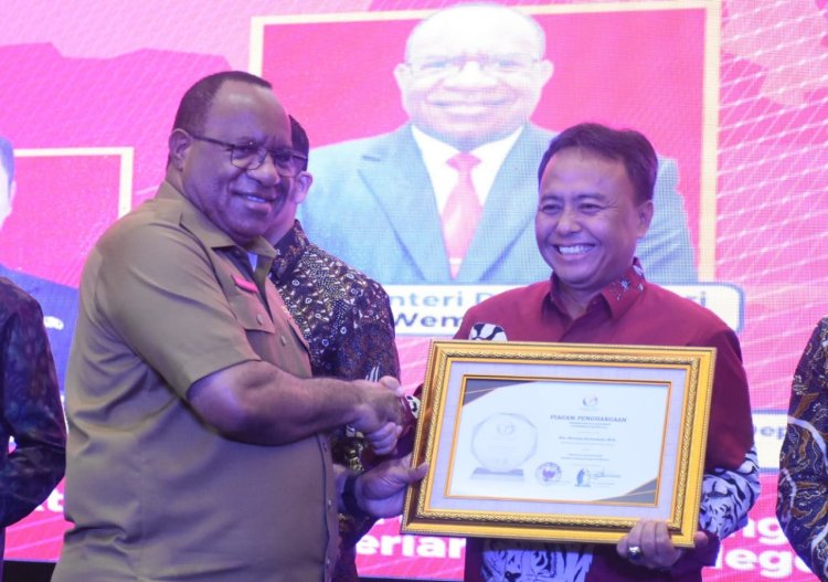 Sekda Sumedang Raih Digital Leadership Government Award dari Kemendagri