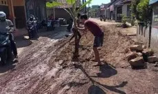 Banyak Jalan Rusak, Bupati Cirebon Minta DPUPR Segera Perbaiki