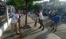 Pagi-pagi Ratusan ASN Gantikan Tim Kuning, Sapu Jalan dan Tempat Umum