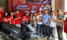 Konsumen Federal Oil Asal Jambi dan Bekasi Bawa Pulang Motor Matik dari Program Sobek Berhadiah
