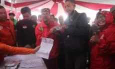 Ribuan Warga Kabupaten Cirebon Antusias Terima Dana BLT Perlinsos
