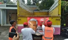 KST Dukung Ganjar Beri Bantuan Rompi dan Sepatu Safety untuk Sopir Truk di Garut