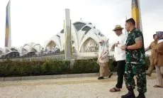 Pemprov Jabar Serahkan Pengelolaan Parkir dan PKL Masjid Raya Al-Jabbar ke Kodim 0618/Kota Bandung
