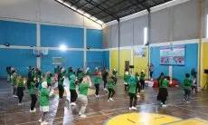 Jaga Kebugaran Saat Bekerja, Kajol Indonesia Gelar Senam Zumba untuk Ojol Wanita