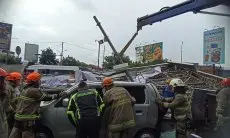 Reklame Raksasa di Soekarno Hatta Bandung Roboh Telan Korban