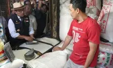 FOTO: Gubernur Ridwan Kamil Sidak Ketersediaan dan Harga Bahan Pokok Selama Ramadan dan Idul Fitri