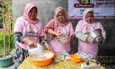 Buka Peluang Usaha bagi Kaum Hawa, Srikandi Ganjar Gelar Pelatihan Memasak dan Menghias Bolu di Cirebon