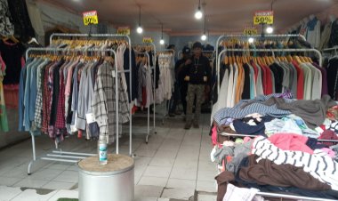 Larangan Thrifting Bikin Cemas, Pedagang Baju Bekas Di Cimahi Berikan ...