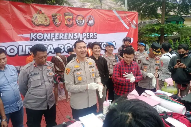 Polisi Ringkus Komplotan Spesialis Pembobol ATM, Satu Kali Beraksi Gasak Ratusan Juta