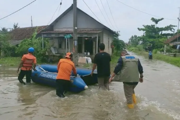 Korban Banjir di Pesisir Karawang Keluhkan Belum Tersentuh Bantuan Pemerintah