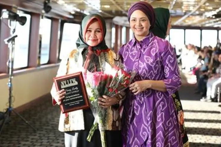 Desainer Asal Bandung Hanny Lovelly Pukau Undangan New York Indonesia Fashion Week 2023