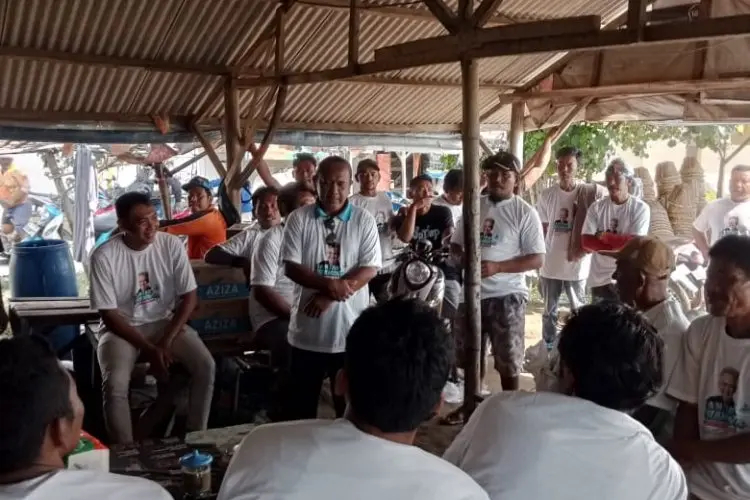 Sukarelawan Nelayan Pesisir  Pendukung Ganjar Membagikan Jaring untuk Nelayan Indramayu