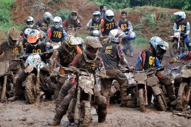 Pegiat Sejarah dan Komunitas Automotif Prihatin dengan Kerusakan di TWA Rancaupas