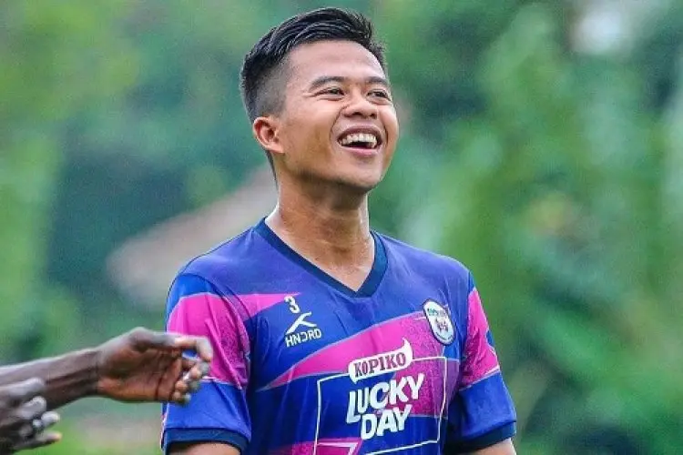 Edo Febriansyah Pilih Touring Naik Vespa ke Tangerang Usai Liga 1 2024/25: Serunya Liburan Gaya Retro ala Pemain Persib