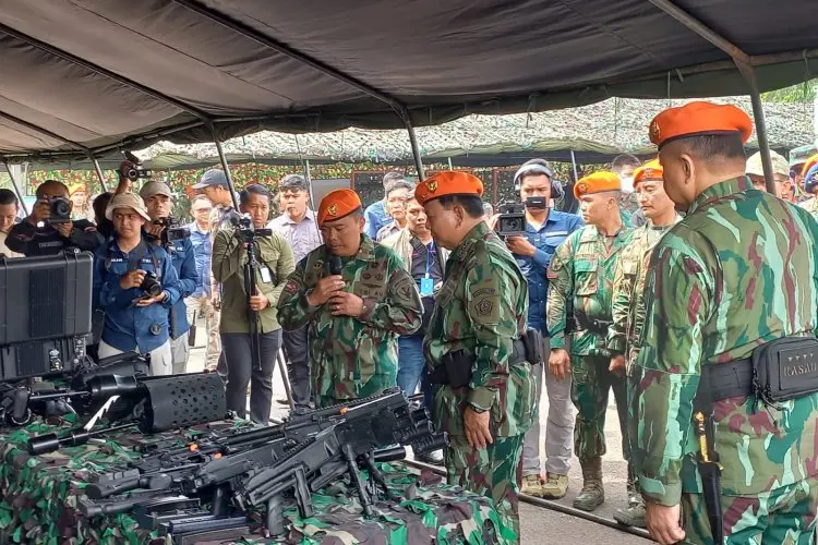 Menhan Prabowo Subianto Menjadi Warga Kehormatan Kospasgat TNI AU
