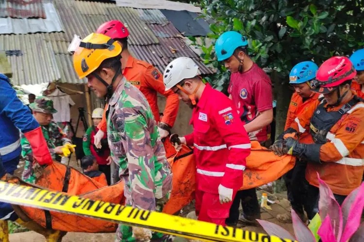 Longsor Sirnasari Bogor, Tim SAR Gabungan Temukan Dua Jenazah