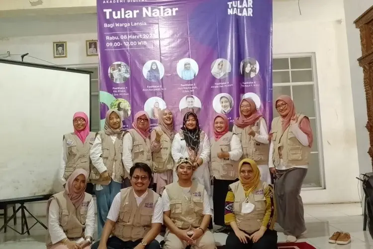 UMC Bersama Google. Org dan Mafindo Sukses Gelar Program Tular Nalar Akademi Digital Lansia di Cirebon