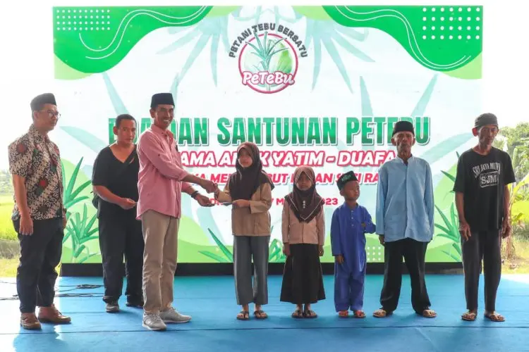 Jelang Ramadan, Petani Tebu Pendukung Ganjar Beri Santunan ke Ratusan Yatim-Dhuafa di Indramayu