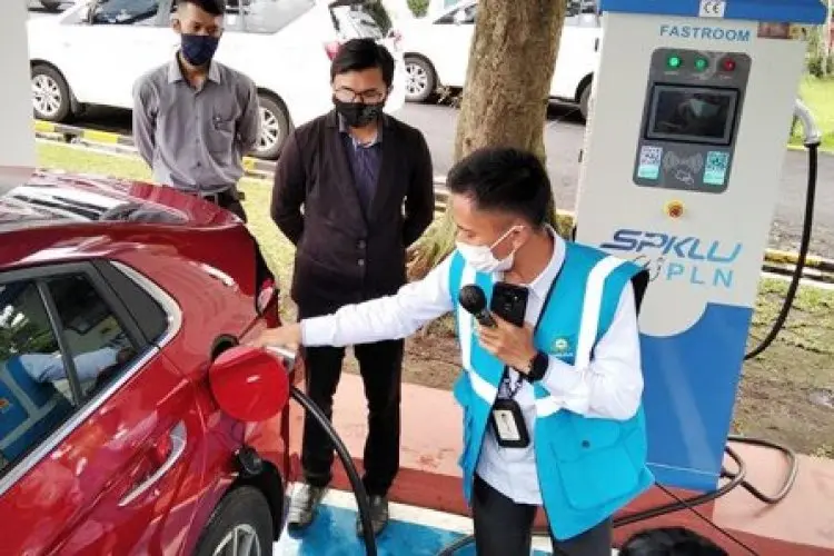 Aplikasi PLN Mobile Permudah Pencarian SPKLU untuk Kendaraan Listrik