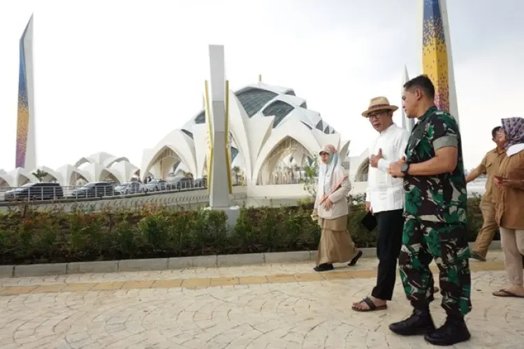 Pemprov Jabar Serahkan Pengelolaan Parkir dan PKL Masjid Raya Al-Jabbar ke Kodim 0618/Kota Bandung