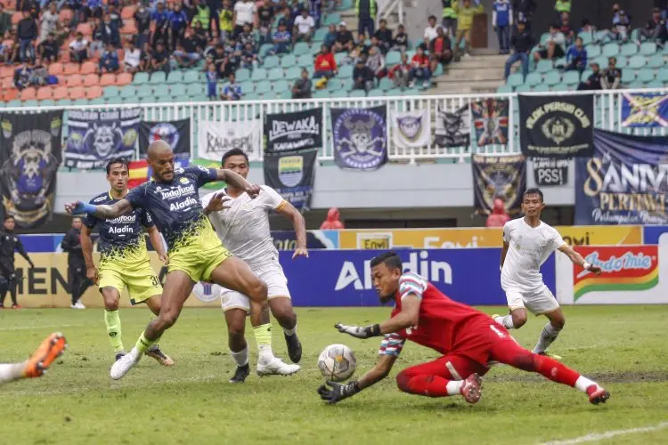 Kalahkan Dewa United, Nick Kuipers Sebut Persib Punya Mentalitas Bagus