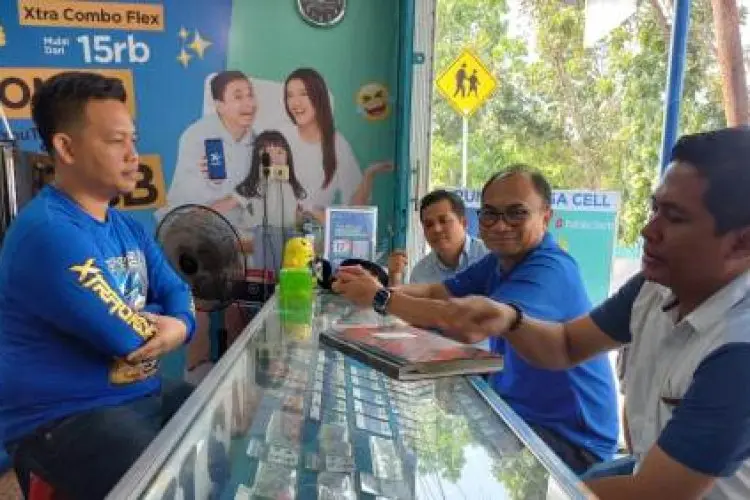 Tingkatkan Pengalaman Pelanggan, CEO XL Axiata Temui Langsung Pelanggan dan Retail Outlet