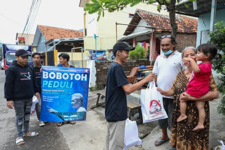 Gelar Aksi Berbagi dan Nobar Bola, GMP Ingin Tumbuhkan Rasa Sosial Anak Muda