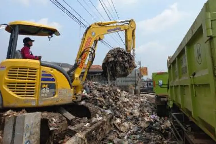 Sampah Liar Menumpuk di Kabupaten Cirebon