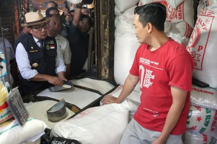 FOTO: Gubernur Ridwan Kamil Sidak Ketersediaan dan Harga Bahan Pokok Selama Ramadan dan Idul Fitri
