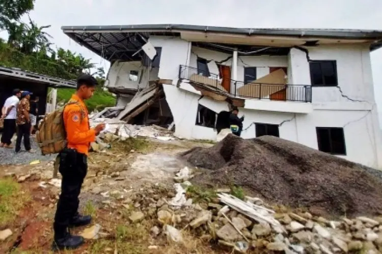 Pergeseran Tanah di Perbatasan Bogor-Cianjur Akibatkan 1 Unit Vila di Puncak Dua Rusak Berat