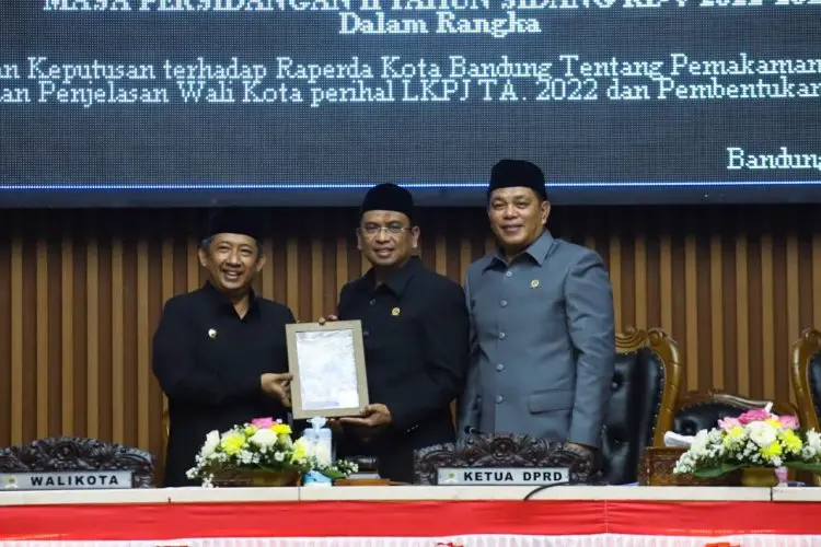 DPRD Kota Bandung Setujui Raperda Pelayanan Pemakaman Umum
