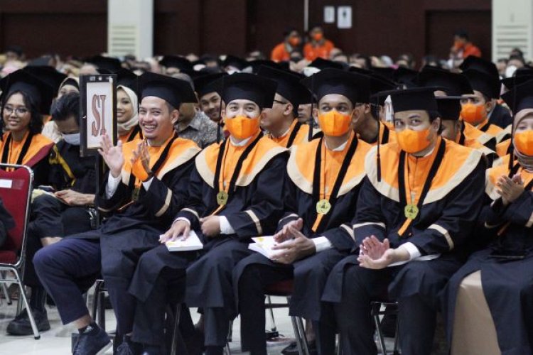 Lantik 491 Wisudawan, Rektor Optimistis Lulusan Itenas Solusi Berbagai Permasalahan