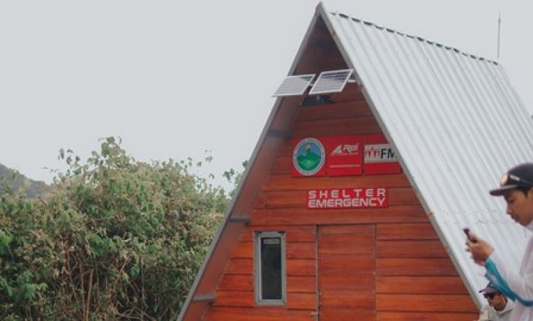 Arei Outdoor Gear Bangun Shelter Perlindungan Keselamatan Pendakian di Gunung Prau 