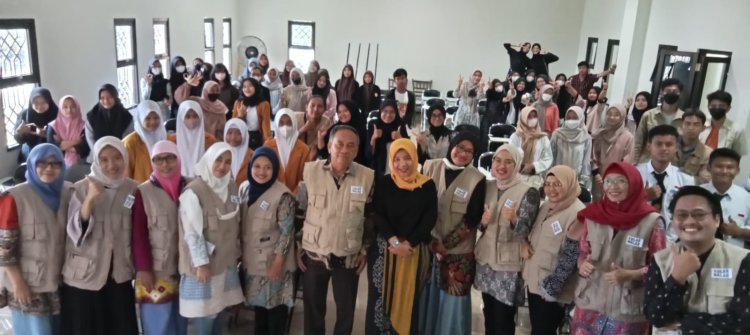 UMC dan Tular Nalar Edukasi Pemilih Pemula Cirebon Raya Lewat Sekolah Kebangsaan