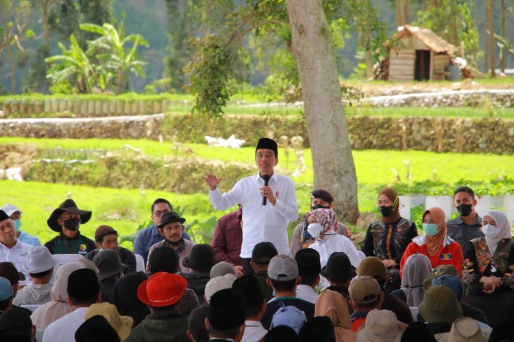 Presiden Joko Widodo Kunjungi Pesantren Al-Ittifaq di Rancabali Bandung