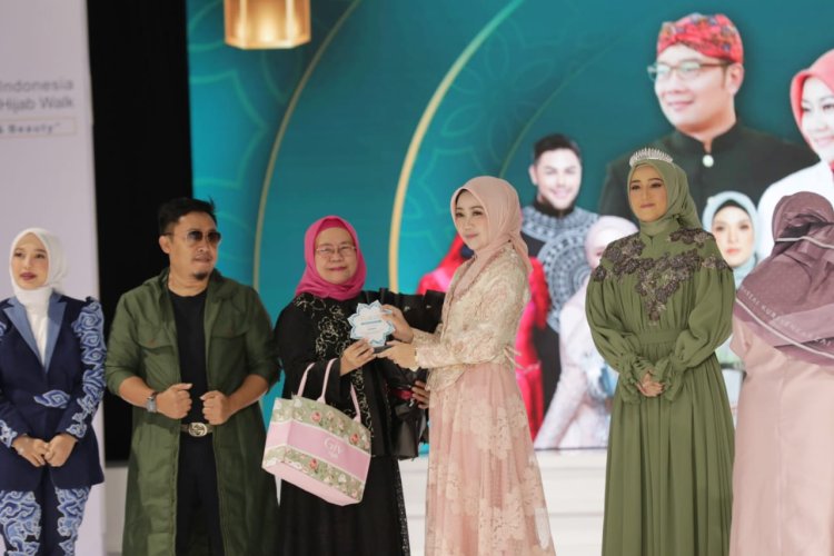 INDONESIA HIJAB WALK 2023,  Atalia : Desainer "Fashion" Muslim Indonesia Harus Maju dan Mendunia 