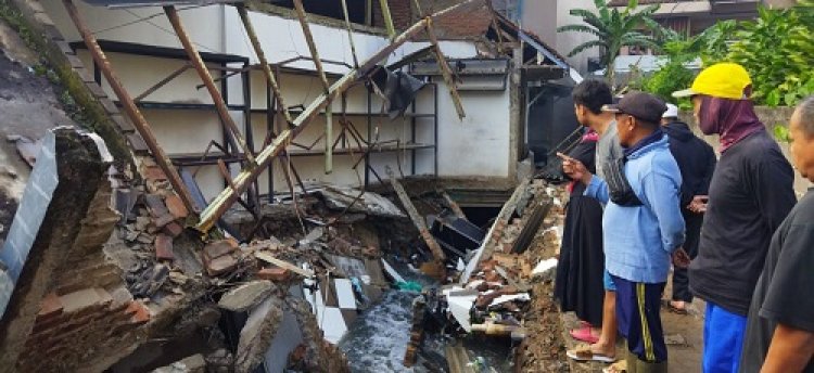 Sekda Kota Bandung Minta Masyarakat Tidak Mendirikan Bangunan di Wilayah Sungai