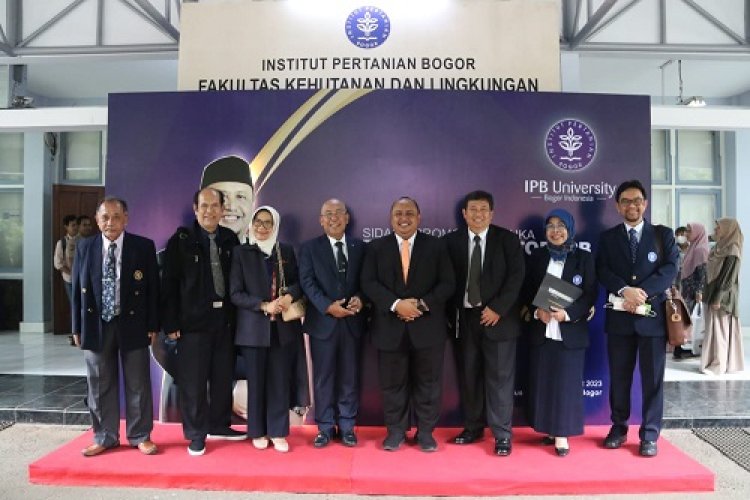 Ketua DPRD Kota Bogor Raih Gelar Doktor dari IPB University