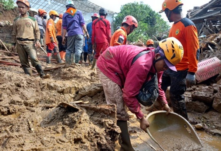 Hujan Deras di Kawasan Puncak Bogor, Dua Pedagang Cilor Meninggal Tertimpa Tanah Longsor
