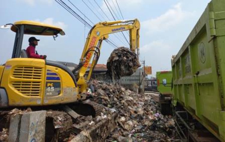 Sampah Liar Menumpuk di Kabupaten Cirebon