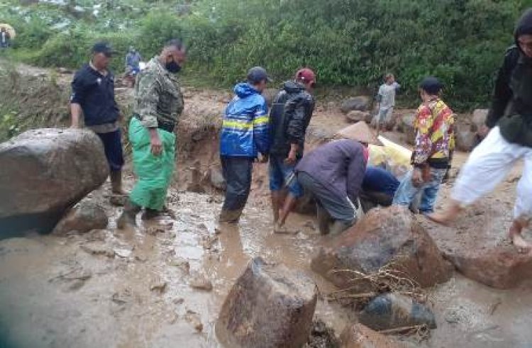 Hujan Deras Sore Hingga Malam, Banjir Terjang Lima Kecamatan di Garut