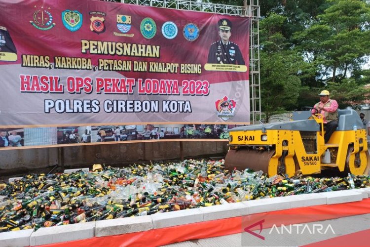 Petasan, Botol Miras Hingga Knalpot Bising  Dimusnahkan Polres Cirebon