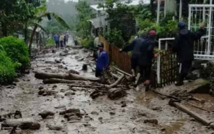 Banjir Bandang Terjang Kertasari dan Pangalengan, Delapan Rumah Terdampak  