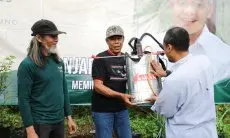 GMP Berikan Bibit dan Alat Pertanian ke Petani Kopi di Kawasan Gunung Manglayang