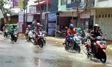 Drainase Buruk Sebabkan Banjir Cileuncang setiap Hujan di Jalan Raya Kopo-Soreang