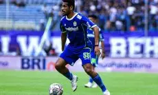 Tak Lagi Berlatih Bersama Persib, Rumor Ricky Kambuaya Hengkang Semakin Kencang