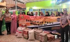 Kelompok Kerja 13 Siswa Sespimen Angkatan 63, Beri Bantuan Sembako Terhadap Warga
