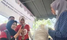 Pastikan Prosesnya Lancar Jaya, Pos Indonesia Pantau Distribusi Bantuan Pangan Beras di Surabaya 