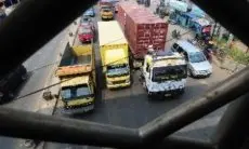 H-2 Lebaran, Kendaraan Bertonase Berat Dilarang Melintas Jalur Mudik di Karawang